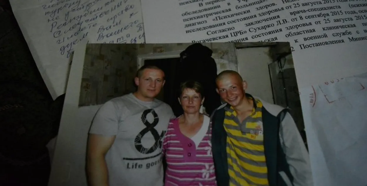Сваякі салдата, які загінуў год таму ў Лідзе, не вераць у яго самагубства
