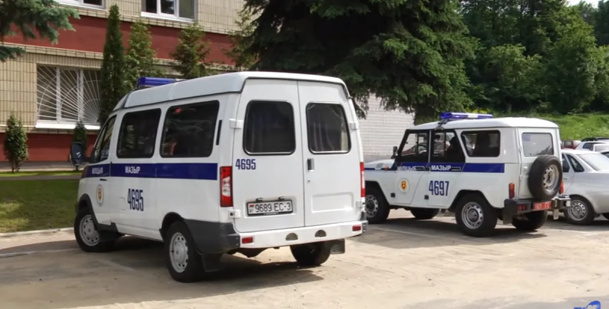 Мазыранка заступілася за мужа і пабілася з вартаўніцай трактара