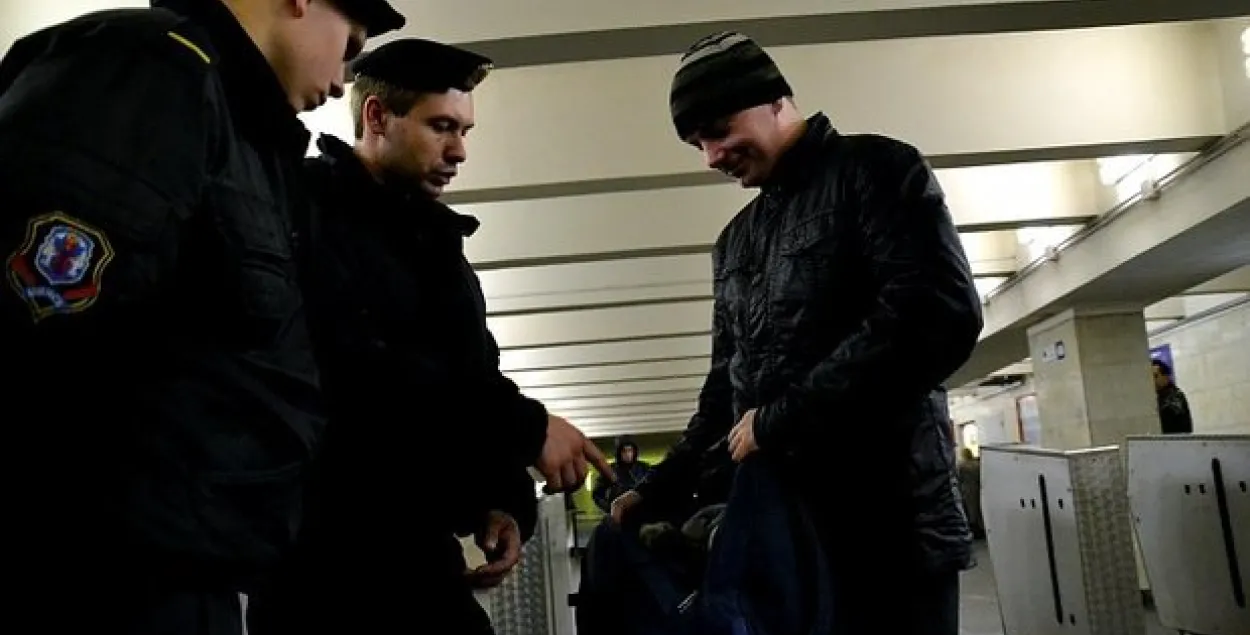 Міліцыі забаранілі даглядаць рэчы пасажыраў у мінскім метро