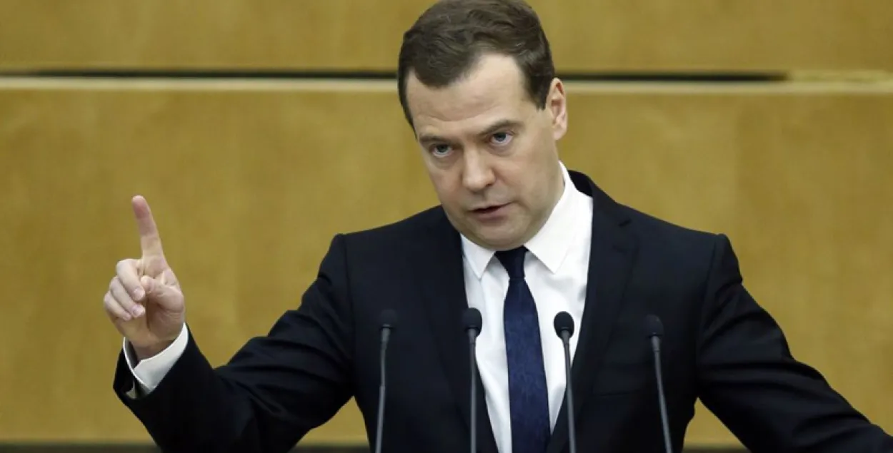 Мядзведзеў пагражае не пускаць у Расію ўвесь украінскі транспарт