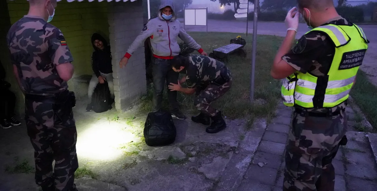 З пачатку года літоўскія памежнікі затрымалі на беларускім участку мяжы 2430 нелегальных мігрантаў / Reuters