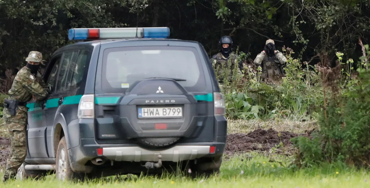 Польшча ўвяла рэжым надзвычайнага становішча на мяжы ў сувязі з сітуацыяй з мігрантамі / Reuters