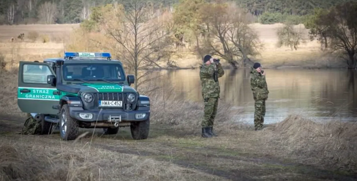 Праз сітуацыю з мігрантамі Польшча ўвяла надзвычайнае становішча на мяжы / twitter.com/Straz_Graniczna