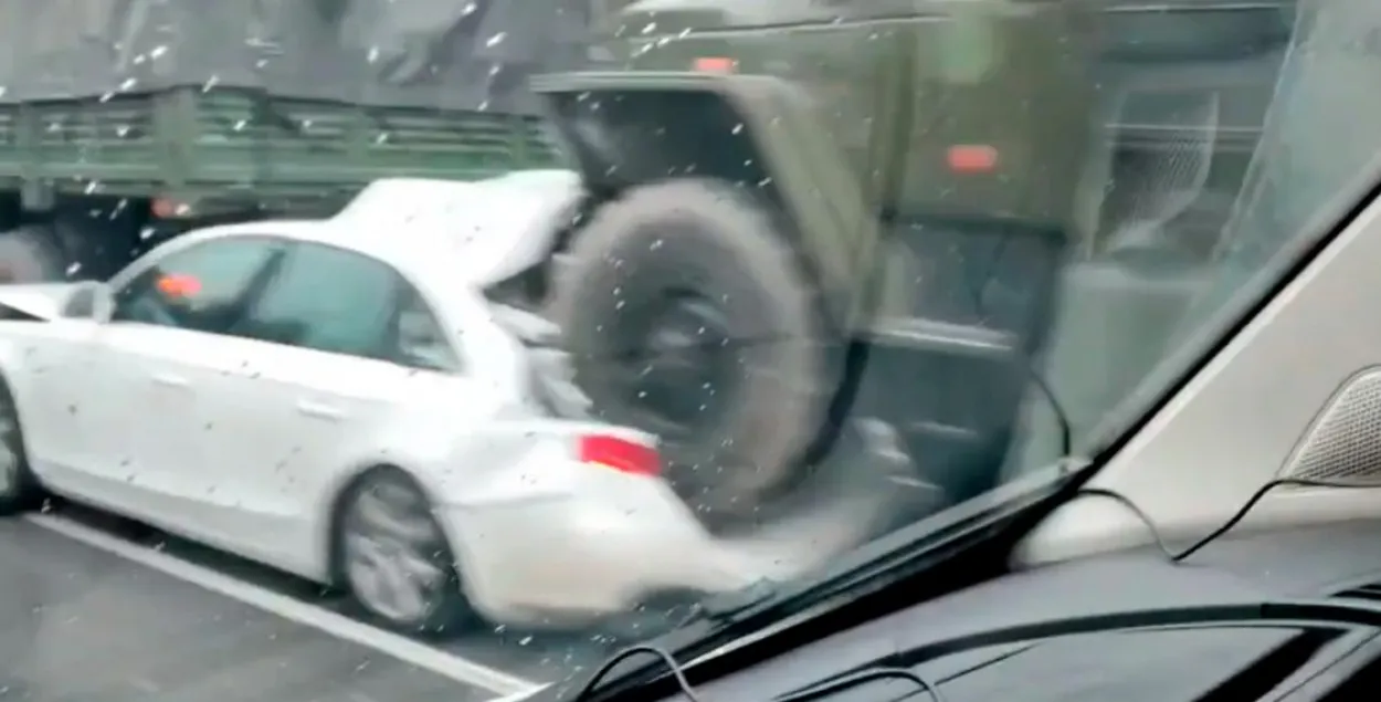 Вайсковы грузавік збіў чалавека ў Жодзіна