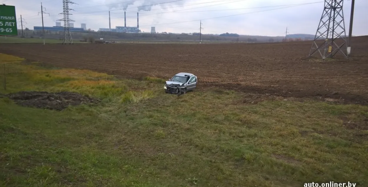 У Мінску п’яны кіроўца пасля сваркі з жонкай разбіў машыну (фота)