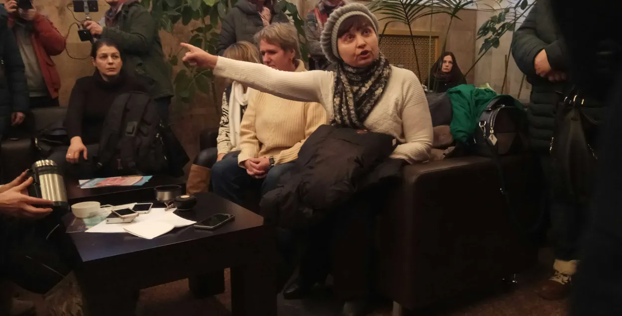 "Движение матерей 328" пикетирует Палату представителей / Павел Свердлов, Еврорадио