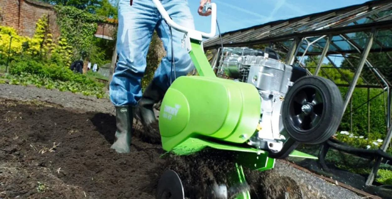 У Пружанскім раёне ратавалі мужчыну, нагу якога заціснула ў мотакультыватары