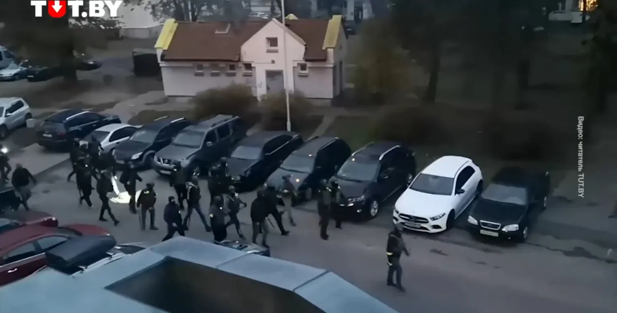 "Все на законных основаниях": Караев — о силовиках, ворвавшихся в квартиры