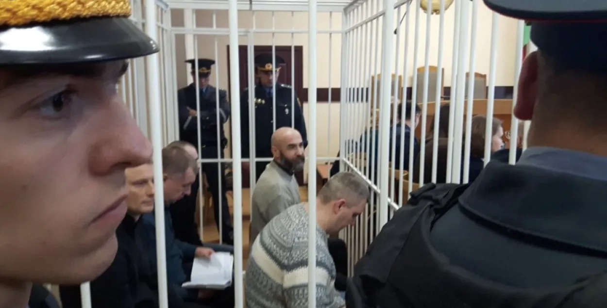 Па справе ашмянскіх мытнікаў пракурор папрасіў да 12,5 года калоніі