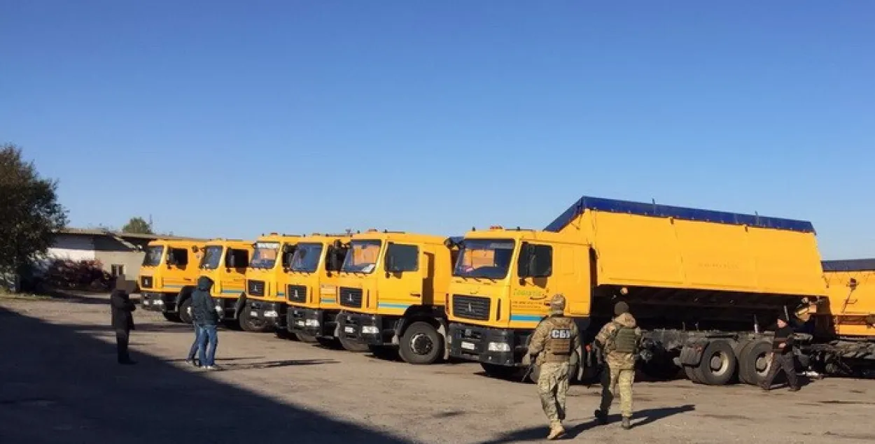 Ва Украіне знайшлі 100 грузавікоў, якія скралі ў беларускага завода (фота)