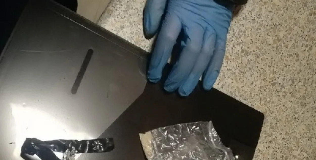 СК: Падазраваных з наркатычнай вечарынкі трое — два хлопцы і дзяўчына