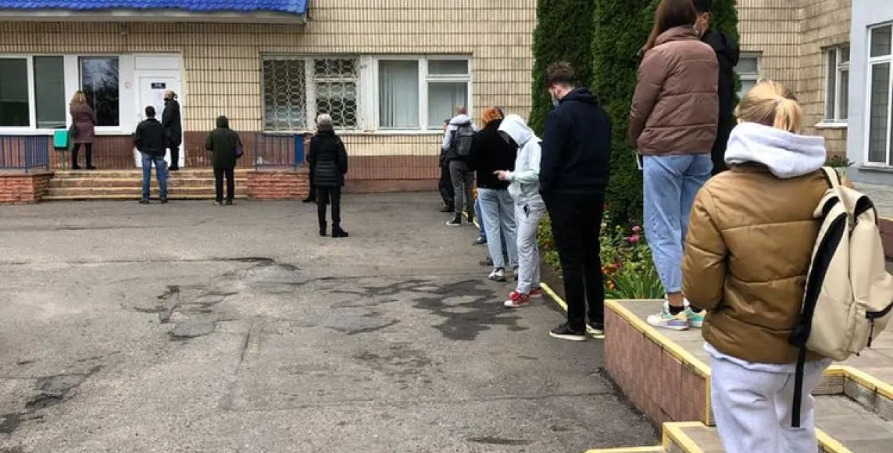 Очереди в новополоцкой поликлинике / gorod214.by