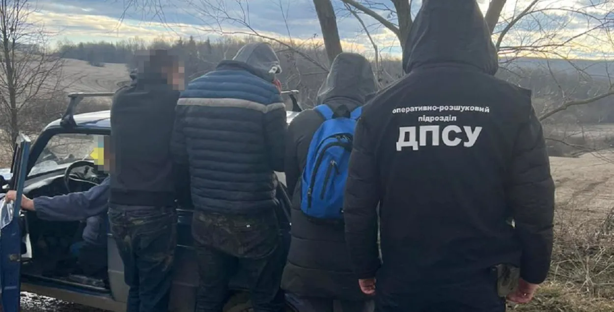 Група затрыманых пры спробе перабрацца праз мяжу / dpsu.gov.ua
