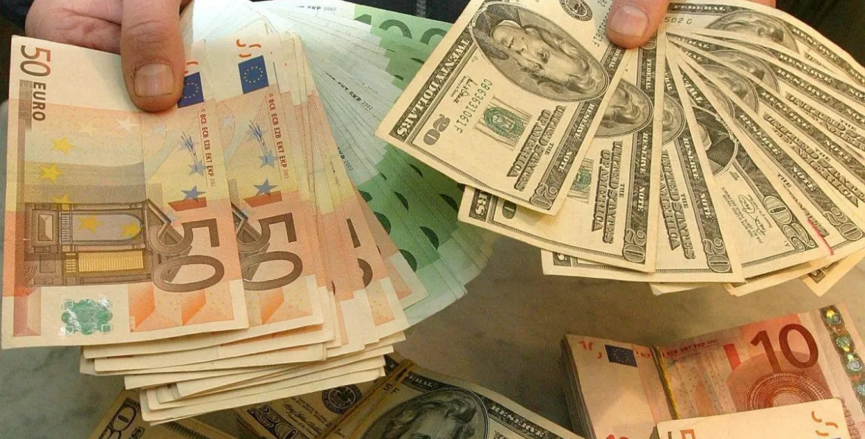 22 ліпеня долар і еўра выраслі, курс расійскага рубля знізіўся 