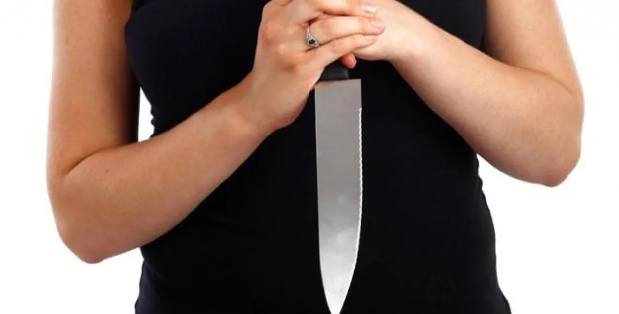 Жанчына з нажом напужала ахоўнікаў 139-й школы ў Мінску