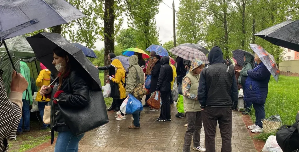 У чарзе ля ізалятара на Акрэсціна каля ста чалавек / Еўрарадыё