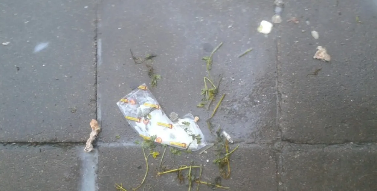 У Мінску 35-гадовыя мужчыны і іх сяброўка кідалі з балкона пакеты з вадой