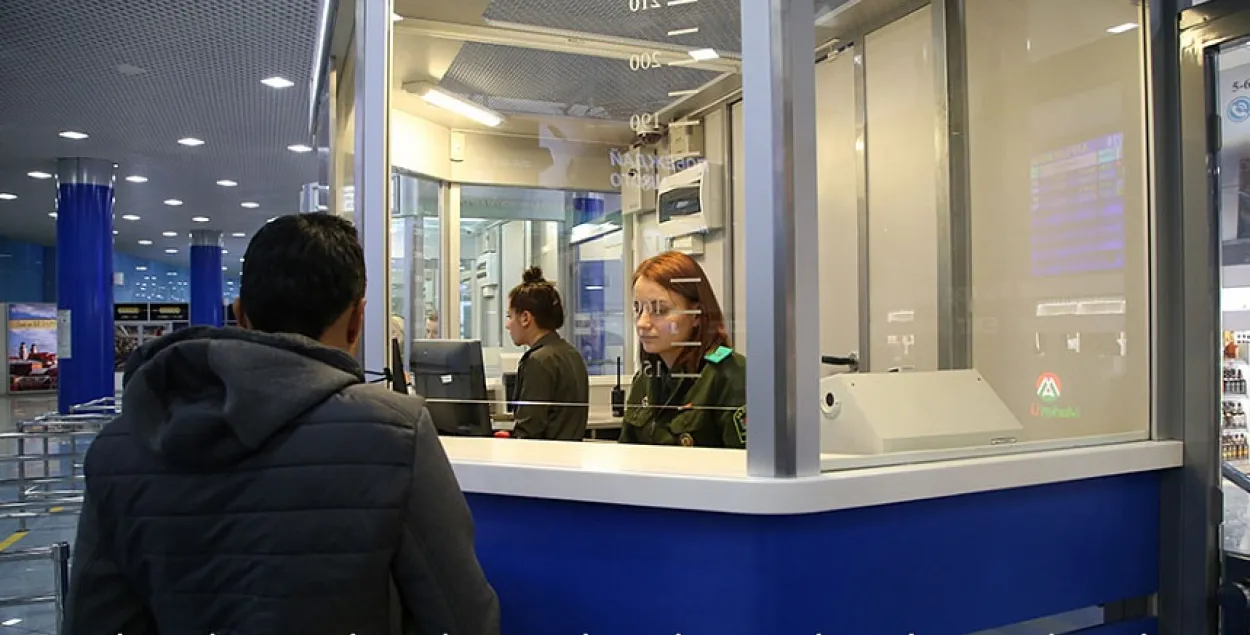 У аэрапорце Мінск-2 затрымалі двух пакістанцаў з фальшывымі пашпартамі