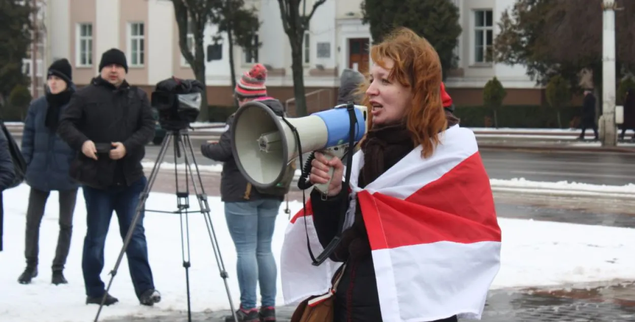 Брэсцкую актывістку Папкову вызвалілі з сутак і зноў павезлі ў вар’ятню
