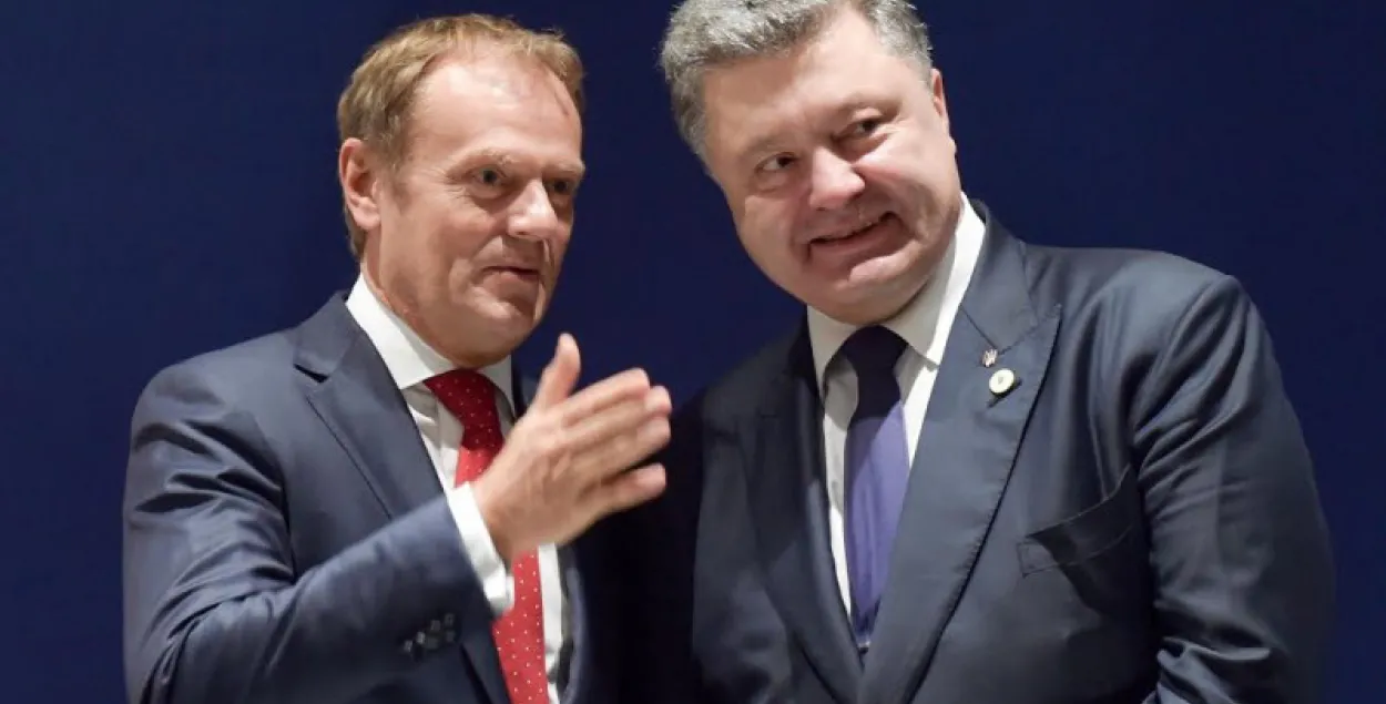 Парашэнка на саміце ў Парыжы заклікаў працягнуць санкцыі супраць Расіі