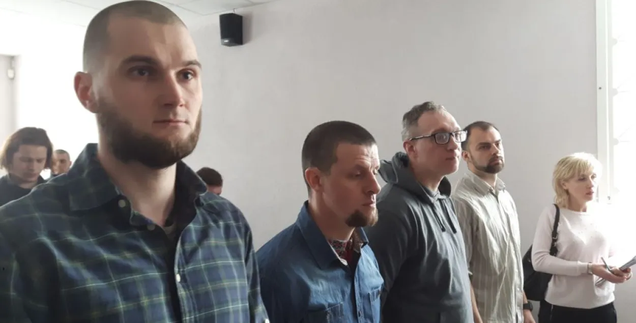 Виктор Данилов, Андрей Дундуков, Сергей Стрибульский, Виктор Мороз и адвокат Людмила Казак. Фото: svaboda.org