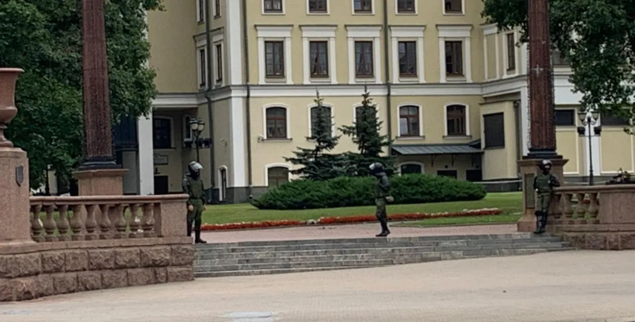 Силовики в Алексанровском сквере 23 августа 2020 года / Еврорадио