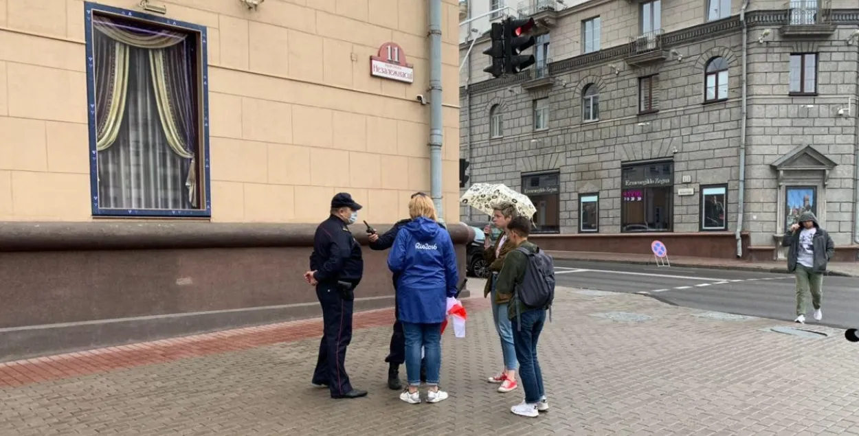 Вечерние акции протеста окончились точечными задержаниями