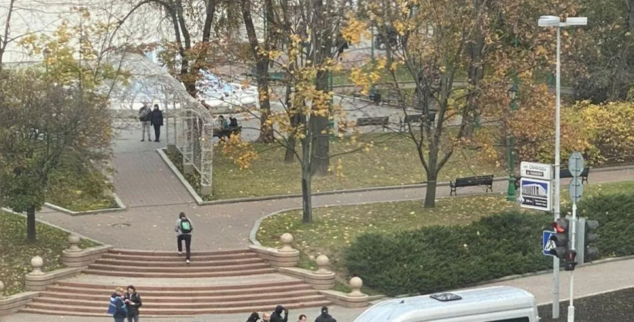 Задержания журналистов в Минске на площади Свободы / ТГ-канал Антона Мотолько