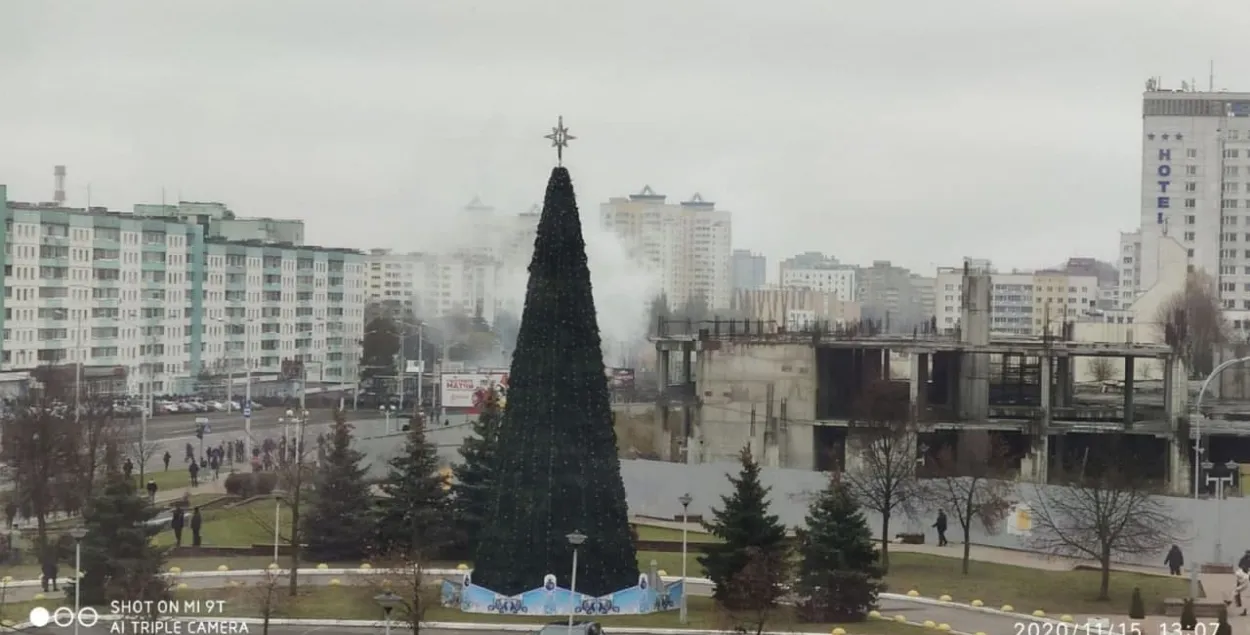 На "Пушкинской" и "Площади Перемен" силовики бросали светошумовые гранаты