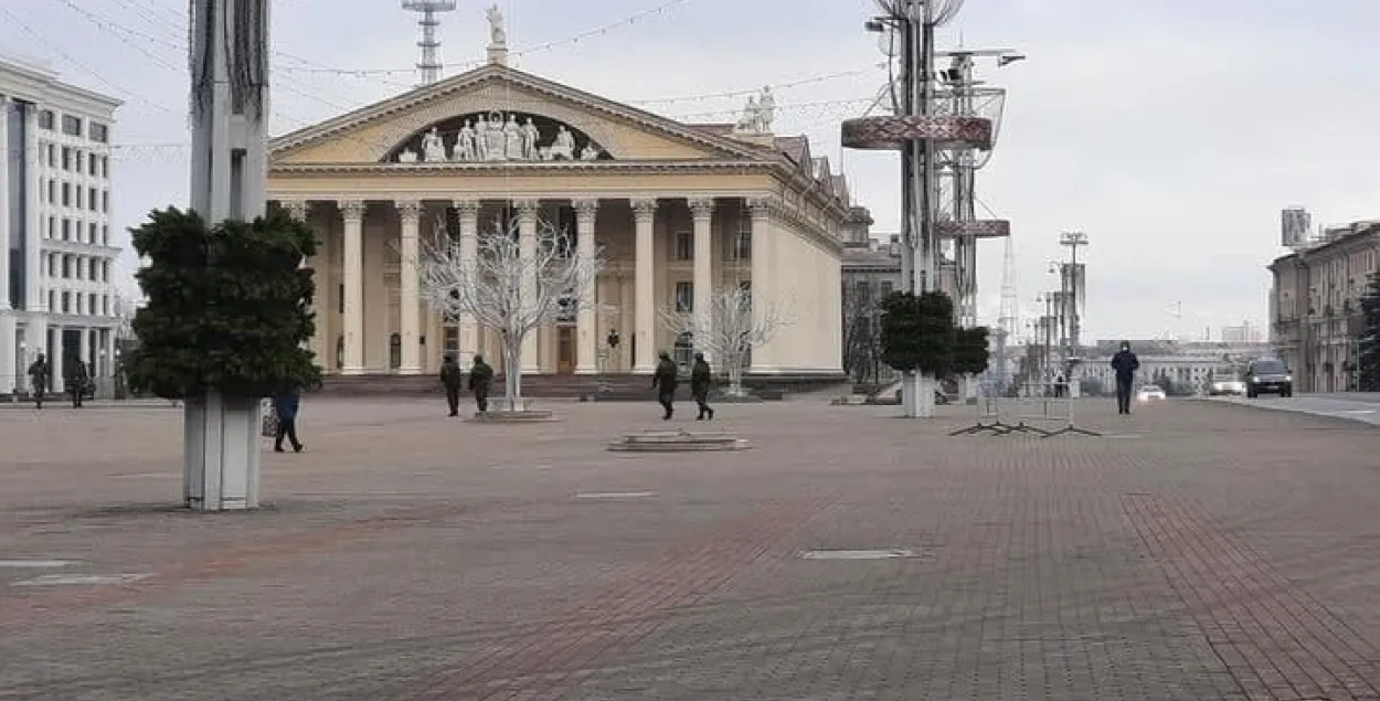 Силовики снимают оцепление в центре Минска