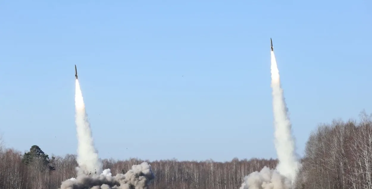 Пуск з тактычнага ракетнага комплексу "Кропка" ў часе расійска-беларускіх вучэнняў "Саюзная рашучасць — 2022" / Мінабароны Беларусі