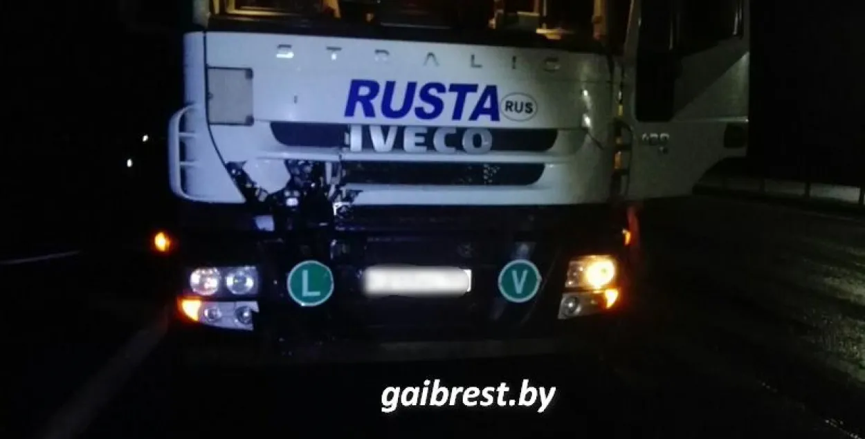 У Кобрынскім раёне жанчына загінула пад коламі фуры, якой кіраваў расіянін