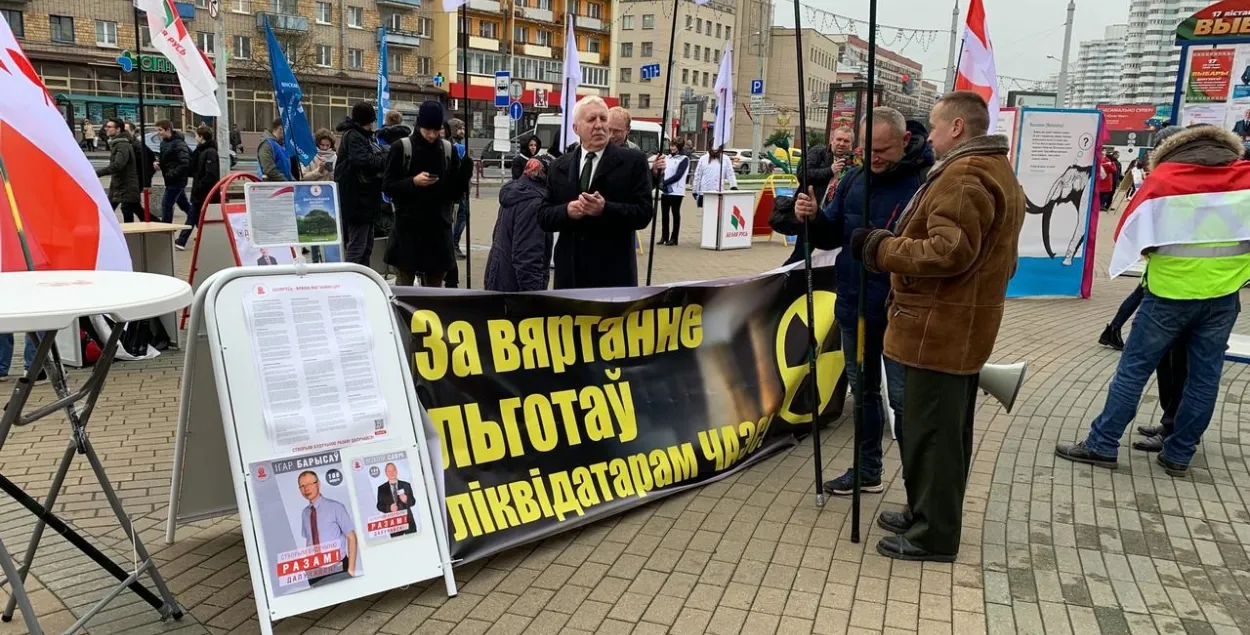 Парад пикетов на "Комаровке": Шатунов, Агурбаш, БРСМ и оппозиция