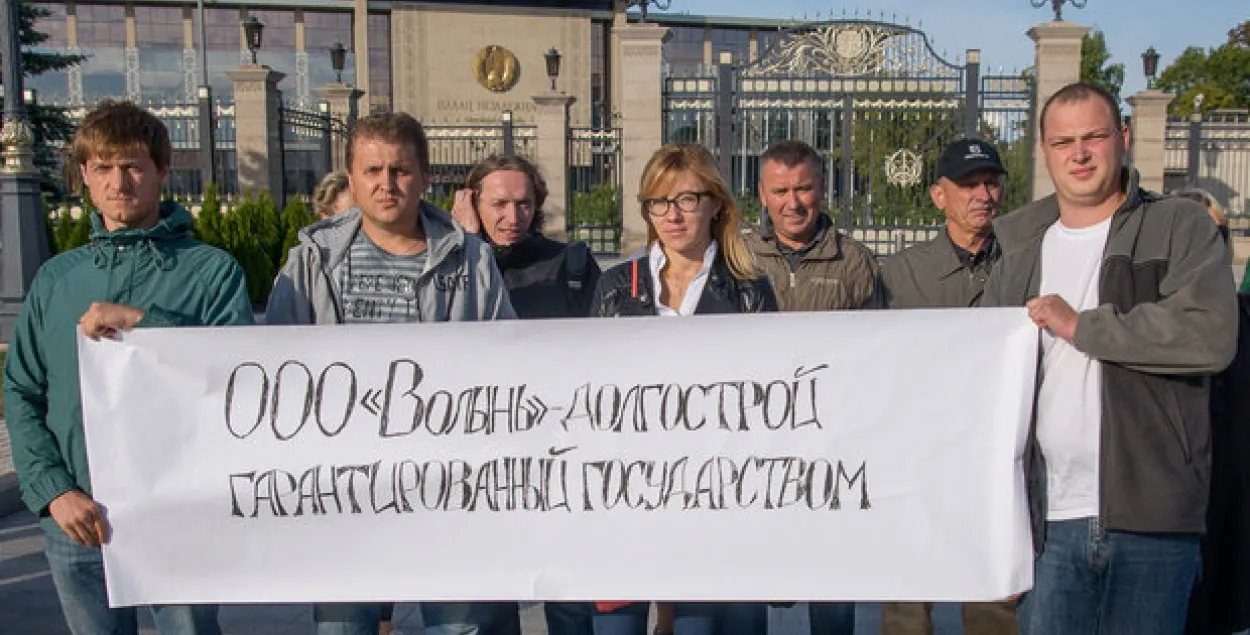 У сталіцы каля Палаца Незалежнасці затрымлівалі ўдзельнікаў пікету (фота)
