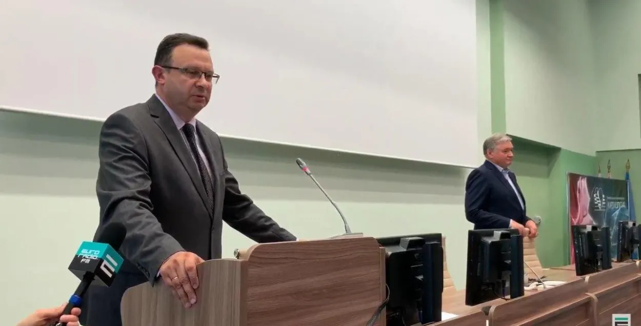 Минздрав связывает "вторую волну" коронавируса с протестами после выборов