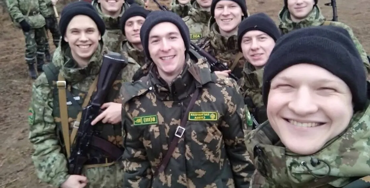 Не с теми дружишь — из учебки Института погранслужбы в Сморгони уволили идеолога