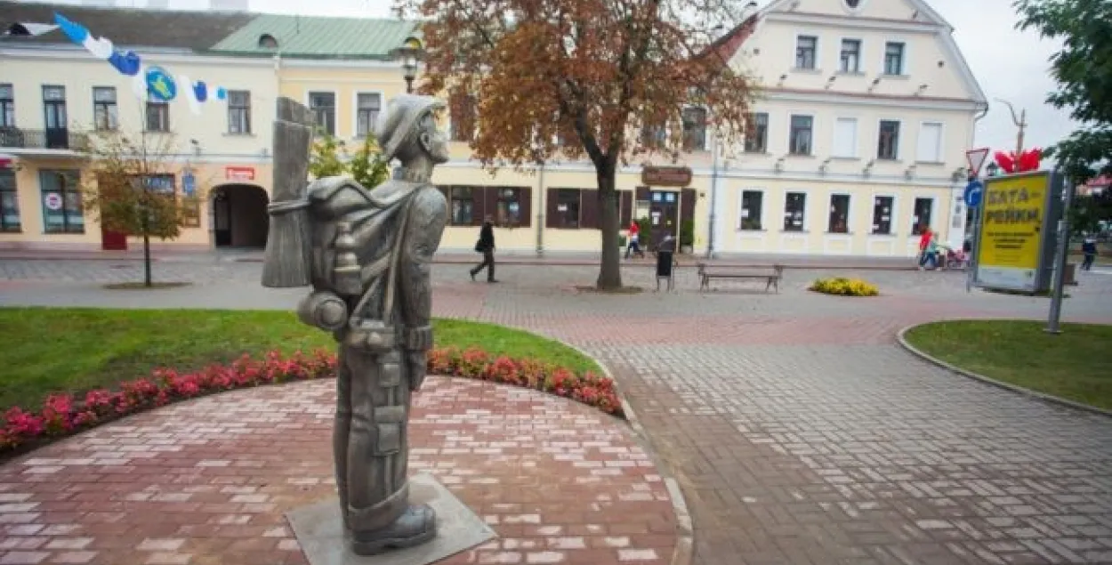 Так выглядела скульптура туриста / "Белсат"