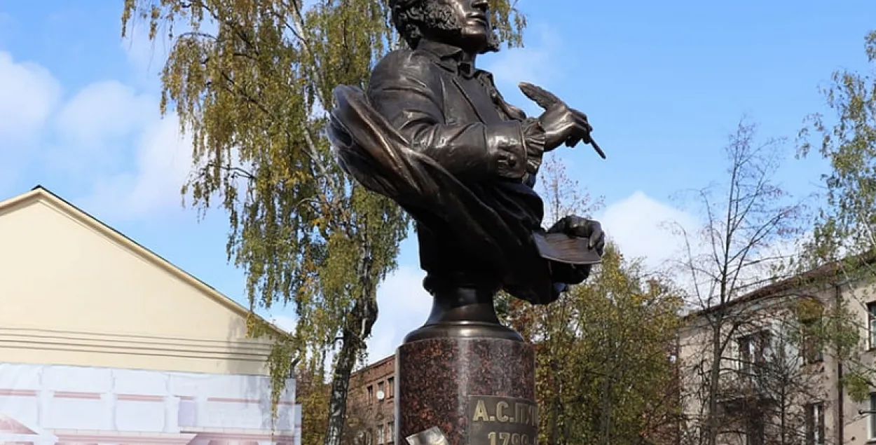 У Брэсце ўрачыста адкрылі Пушкінскі сквер і бюст Пушкіну