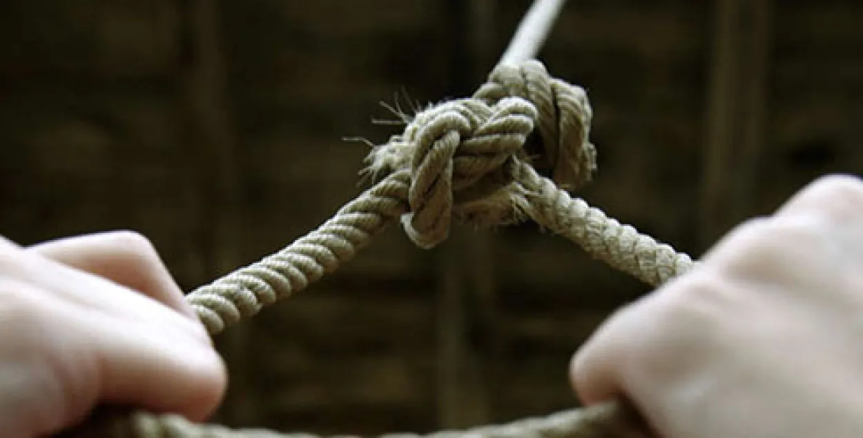 У Барысаве 22-гадовая дзяўчына павесілася на могілках