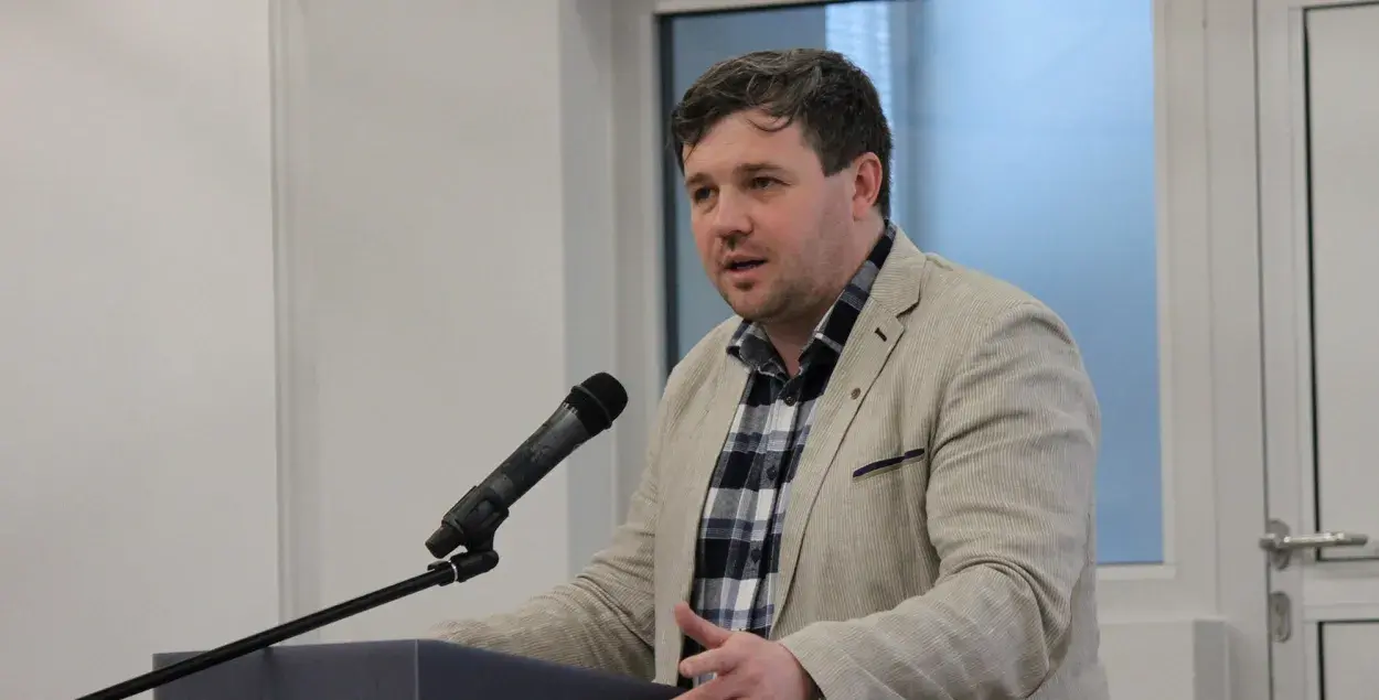 На прогулку водили в наручниках — профсоюзный лидер о сутках в Новополоцком ИВС