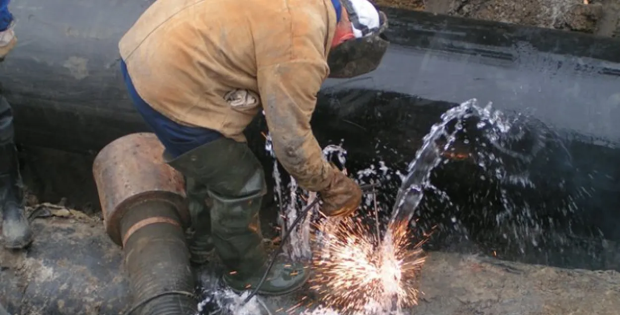 У Слуцку з-за прарыву трубы без цяпла і гарачай вады засталіся 60 дамоў