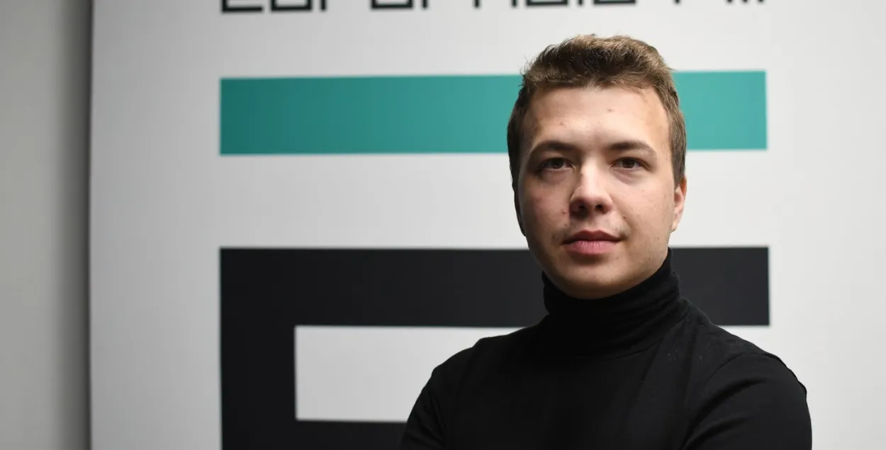 “Куды б ні ўцяклі”: ці чакае Пратасевіча і Пуцілу экстрадыцыя?