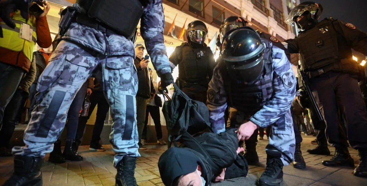 Людзі ў розных гарадах Расіі выйшлі пратэставаць супраць мабілізацыі / @sotaproject