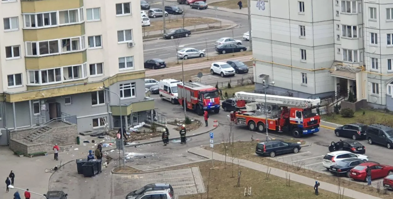 Жанчына ў Мінску выскачыла з акна восьмага паверха і засталася жывая