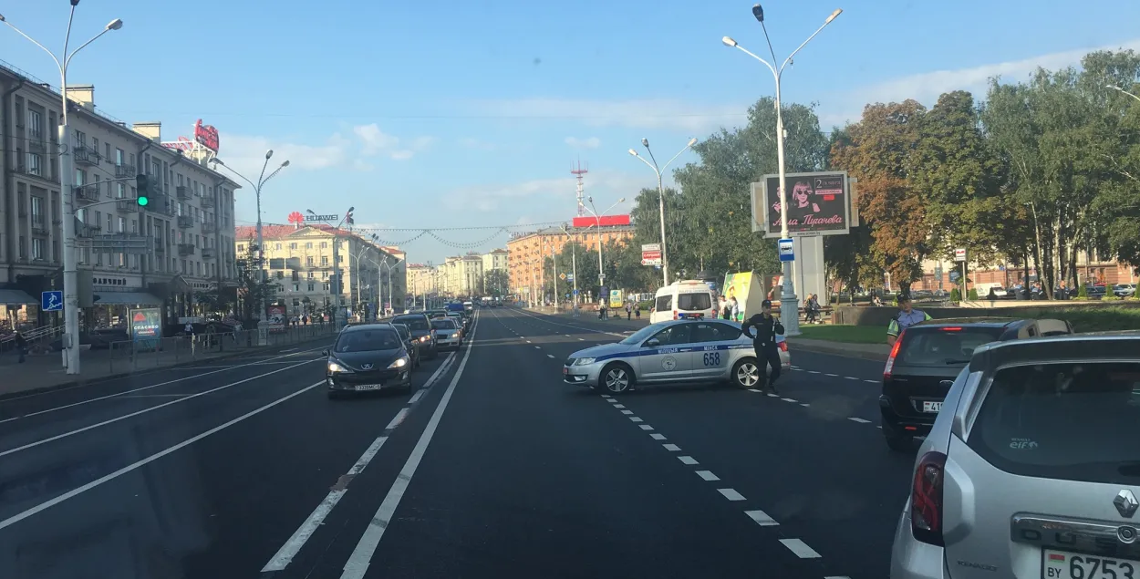 Рух аўтамабіляў у раёне плошчы Якуба Коласа ў Мінску адноўлены