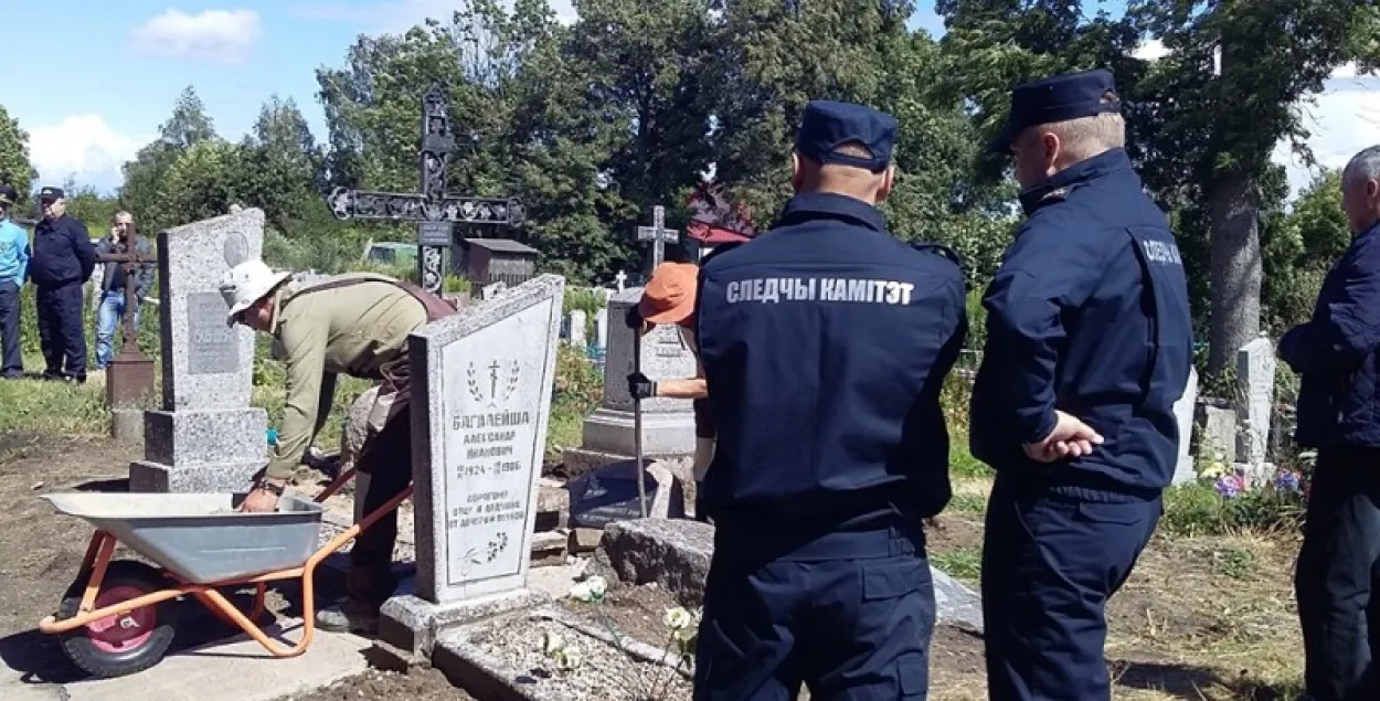 На предполагаемой могиле Виктора Калиновского / harodniaspring.org/