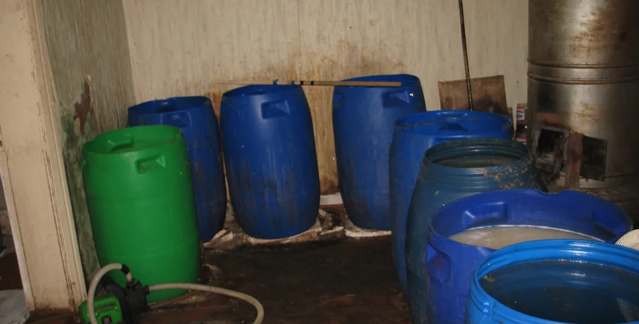 На Міншчыне спынілі дзейнасць буйнога самагоннага цэха (відэа)