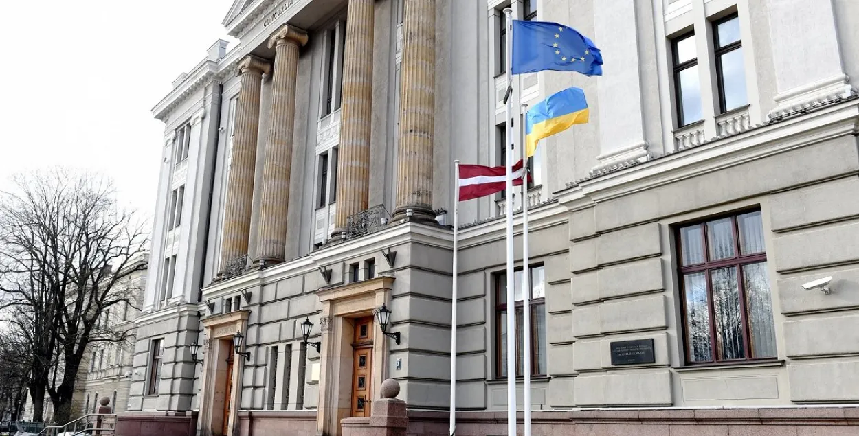 В Латвии составили “черный список” артистов РФ, которым запрещен въезд в страну