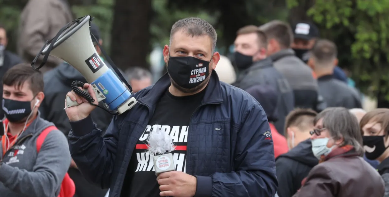 Тихановский на одном из пикетов по сбору подписей / svaboda.org