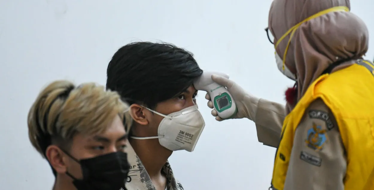 Под медосмотром находятся более 152 тысяч человек / Reuters